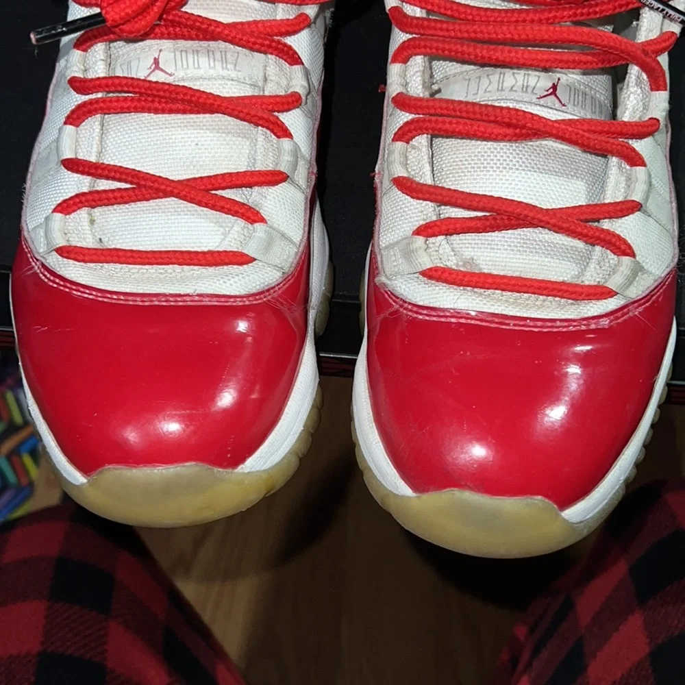 Jordan 11 Cherry Low (2015) - Picture 7 of 10